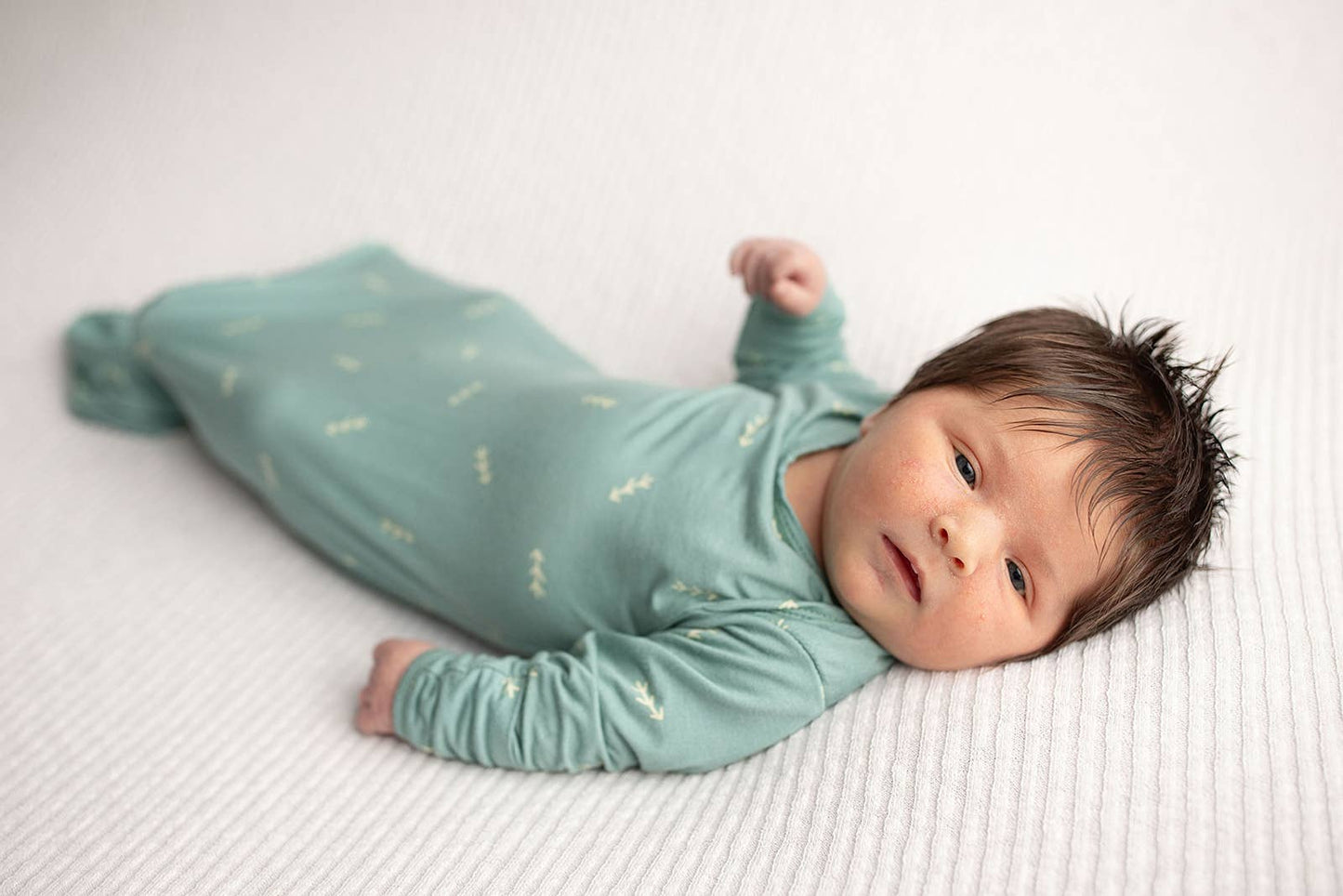 Arrow Print Knotted Newborn Baby Gown Pajamas & Hat