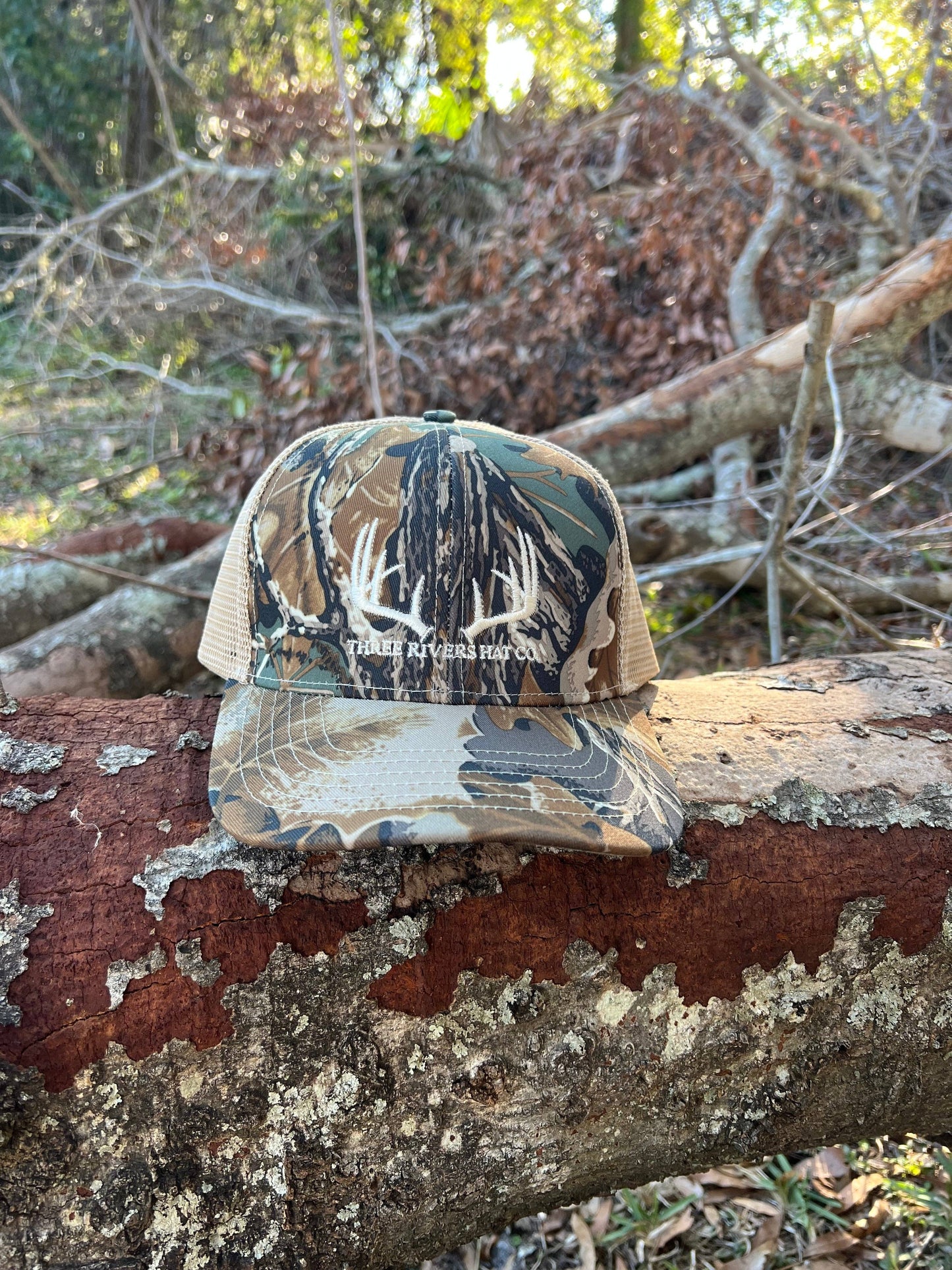 Classic Whitetail Rack - Trucker Snapback - Realtree Camo: Realtree Advantage