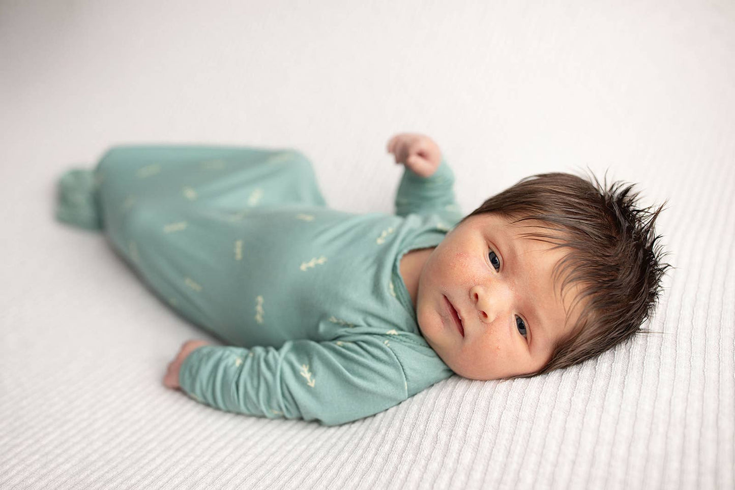 Arrow Print Knotted Newborn Baby Gown Pajamas & Hat