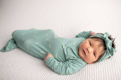 Arrow Print Knotted Newborn Baby Gown Pajamas & Hat