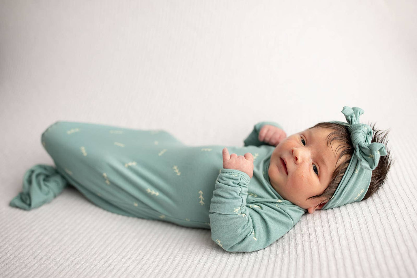 Arrow Print Knotted Newborn Baby Gown Pajamas & Hat
