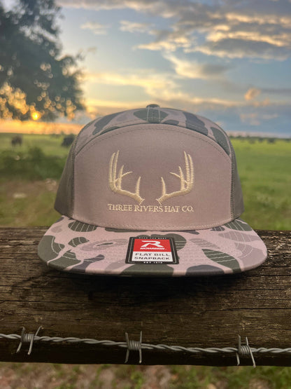 Classic Whitetail Rack - Flatbill Snapback - Richardson 168P Duck Camo: Harvest Duck Camo (Light Brown)