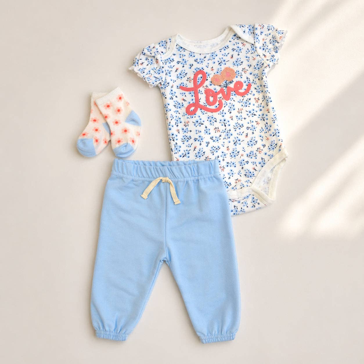 Baby 3pcs Love Chenille Applique Bodysuit Socks Pants Set: 0-3M
