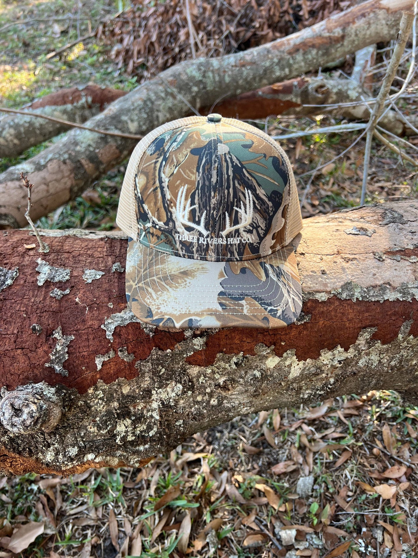 Classic Whitetail Rack - Trucker Snapback - Realtree Camo: Realtree Advantage