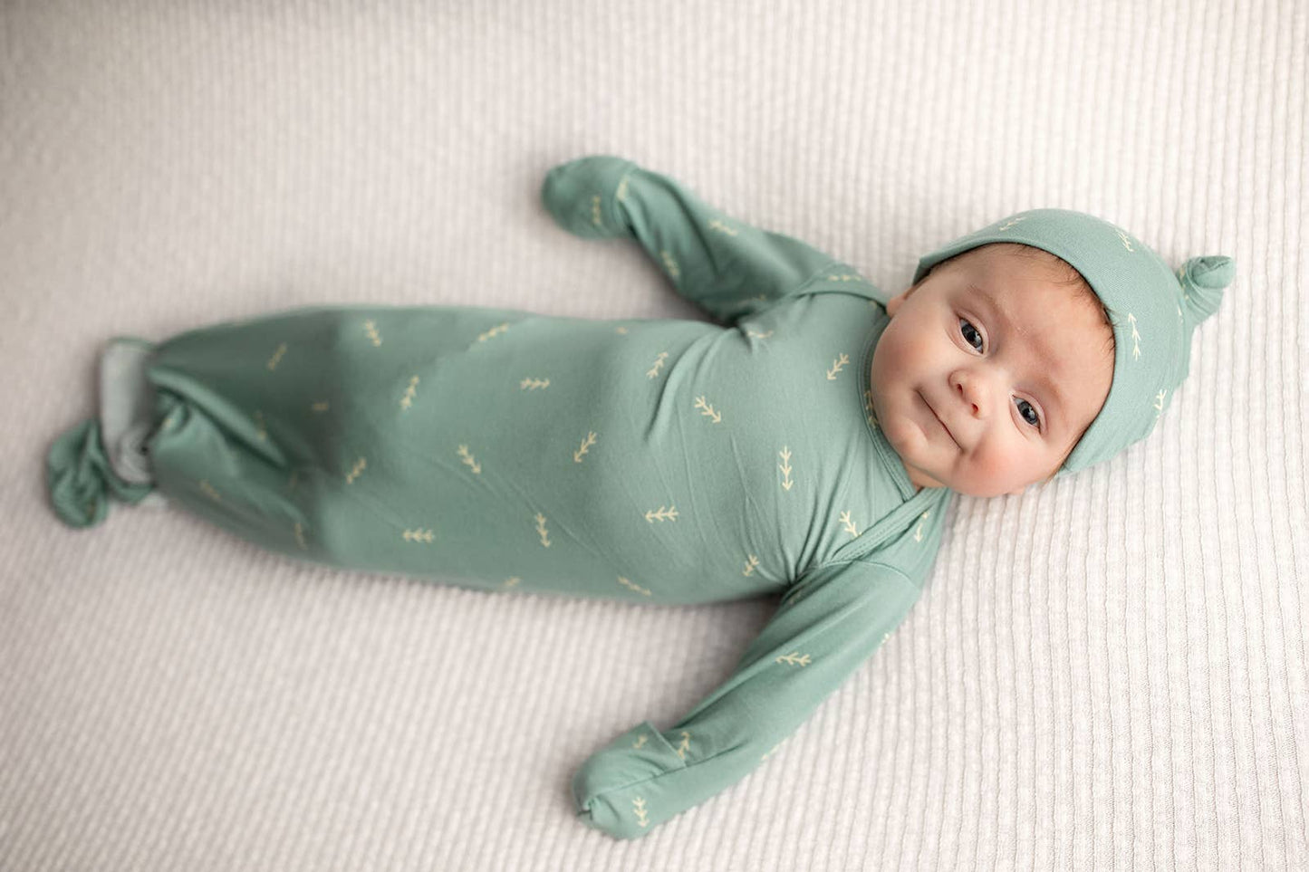 Arrow Print Knotted Newborn Baby Gown Pajamas & Hat