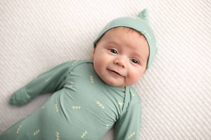 Arrow Print Knotted Newborn Baby Gown Pajamas & Hat