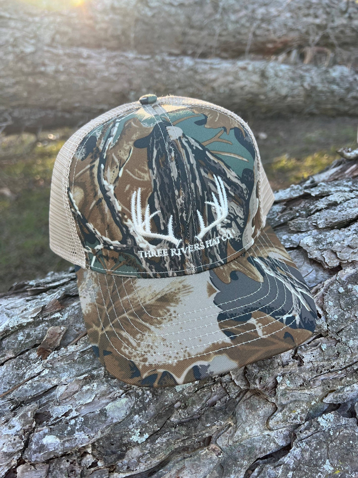 Classic Whitetail Rack - Trucker Snapback - Realtree Camo: Realtree Advantage