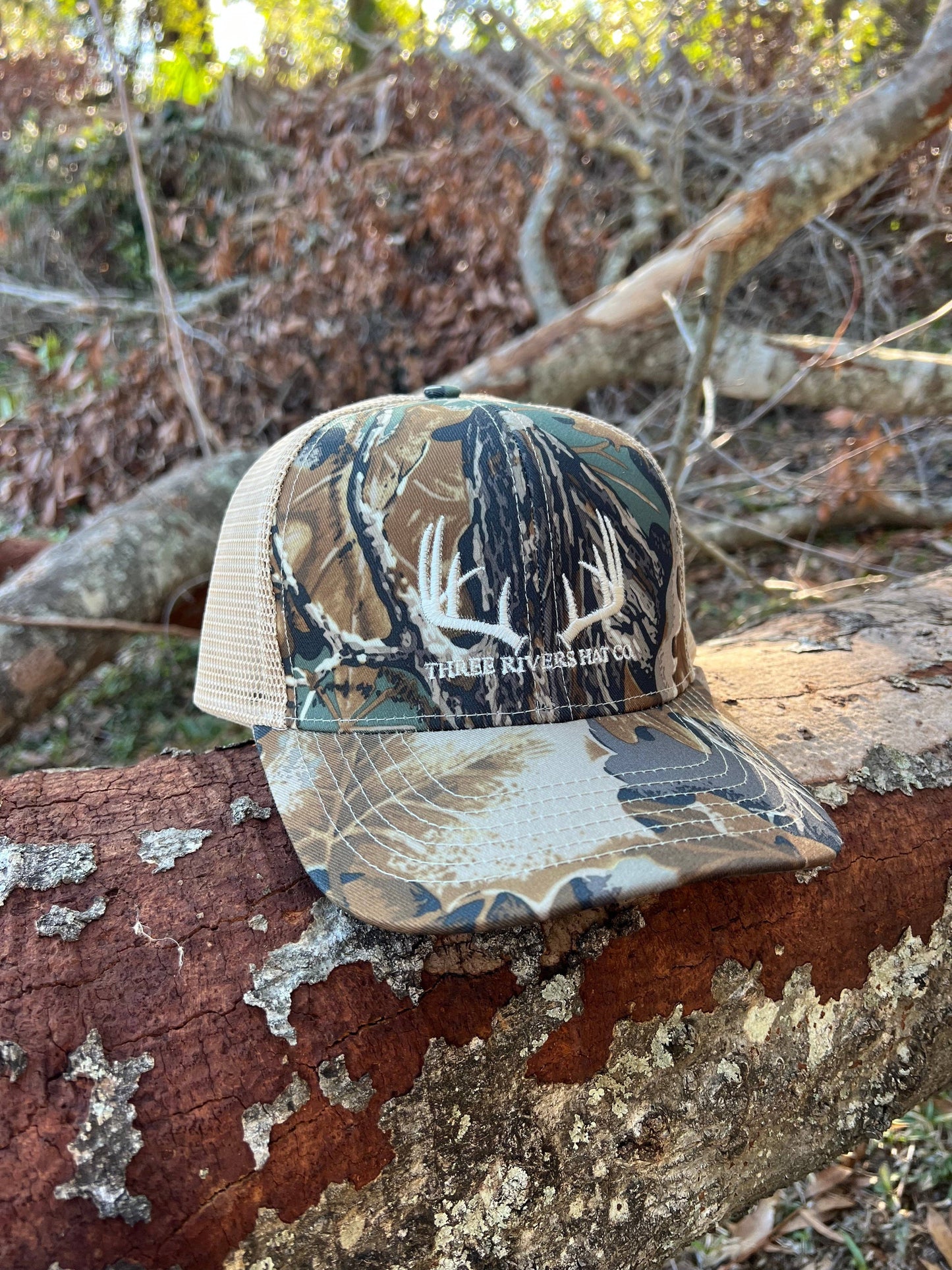 Classic Whitetail Rack - Trucker Snapback - Realtree Camo: Realtree Advantage