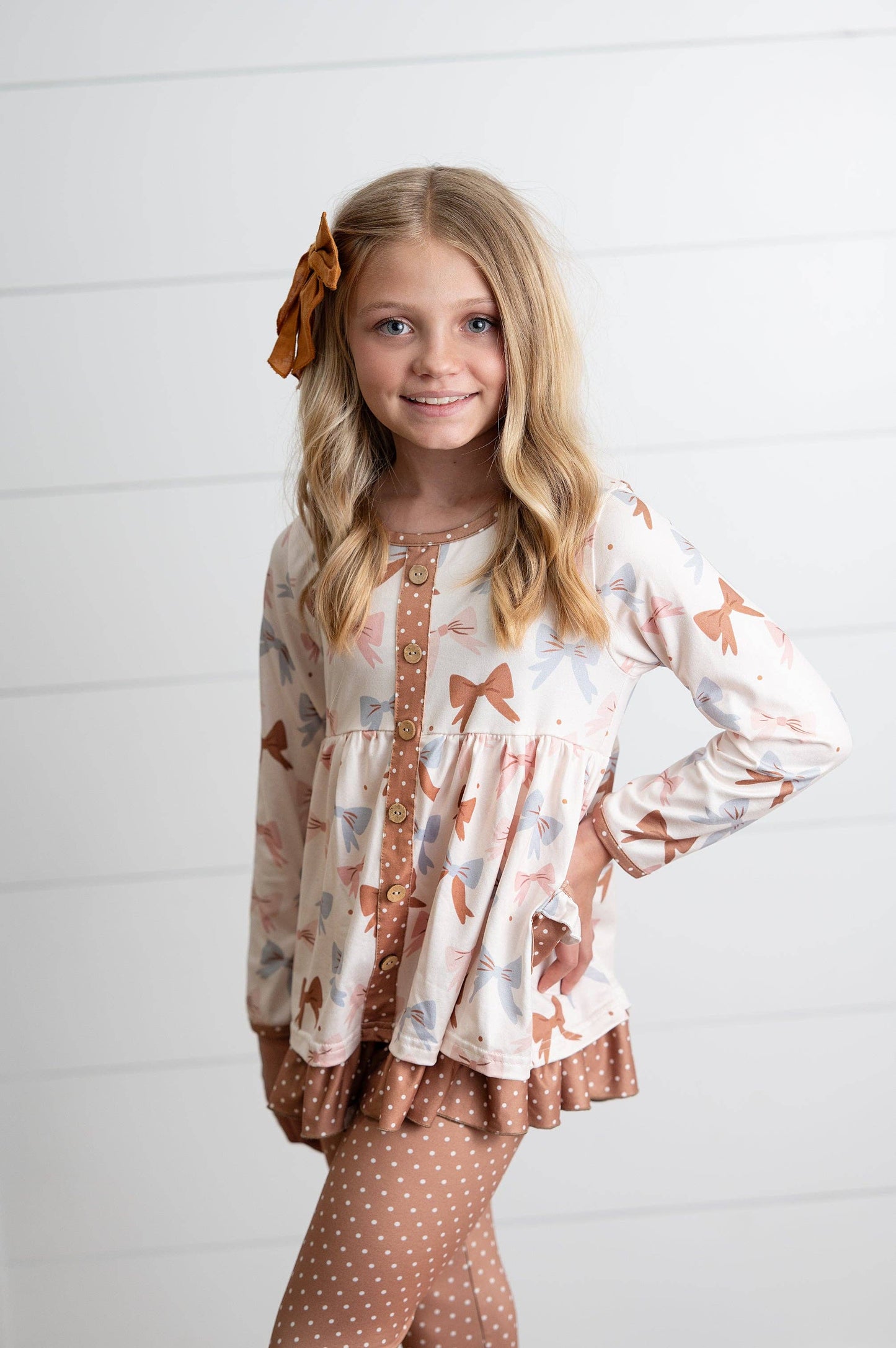 Girls Beige Coquette Bow Ruffle Pocket Button Legging Set: 10/12