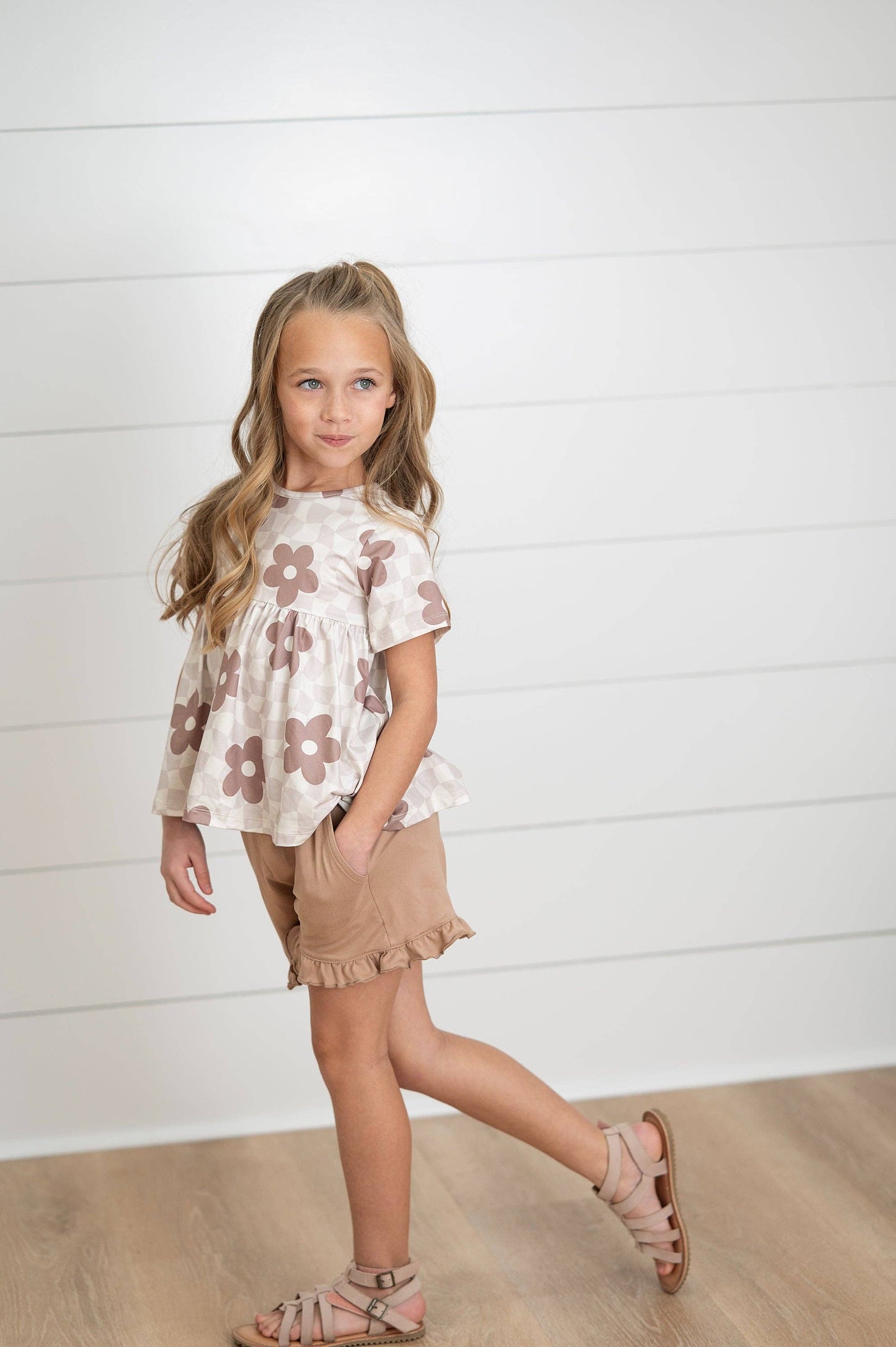 Kids Retro Daisy Check Tan Pocket Ruffle Spring Short Set