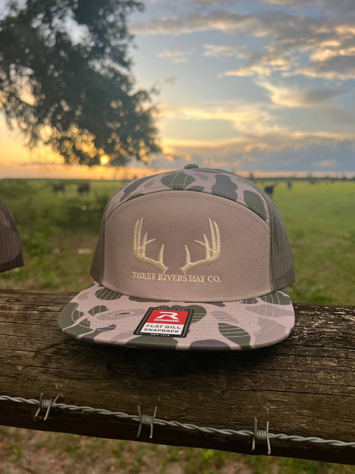 Classic Whitetail Rack - Flatbill Snapback - Richardson 168P Duck Camo: Harvest Duck Camo (Light Brown)