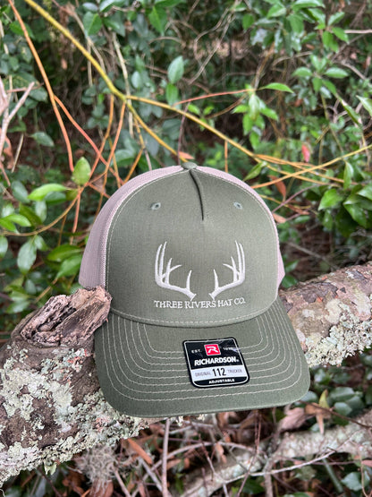 Classic Whitetail Rack - Trucker Snapback Hat - Richardson 112: Black/Black Mesh