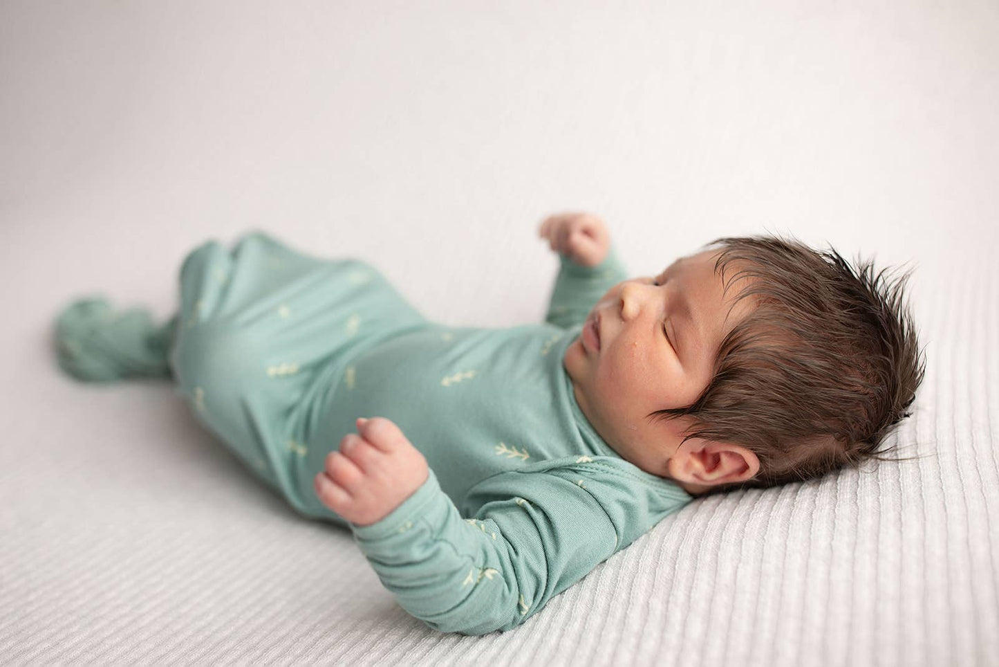 Arrow Print Knotted Newborn Baby Gown Pajamas & Hat
