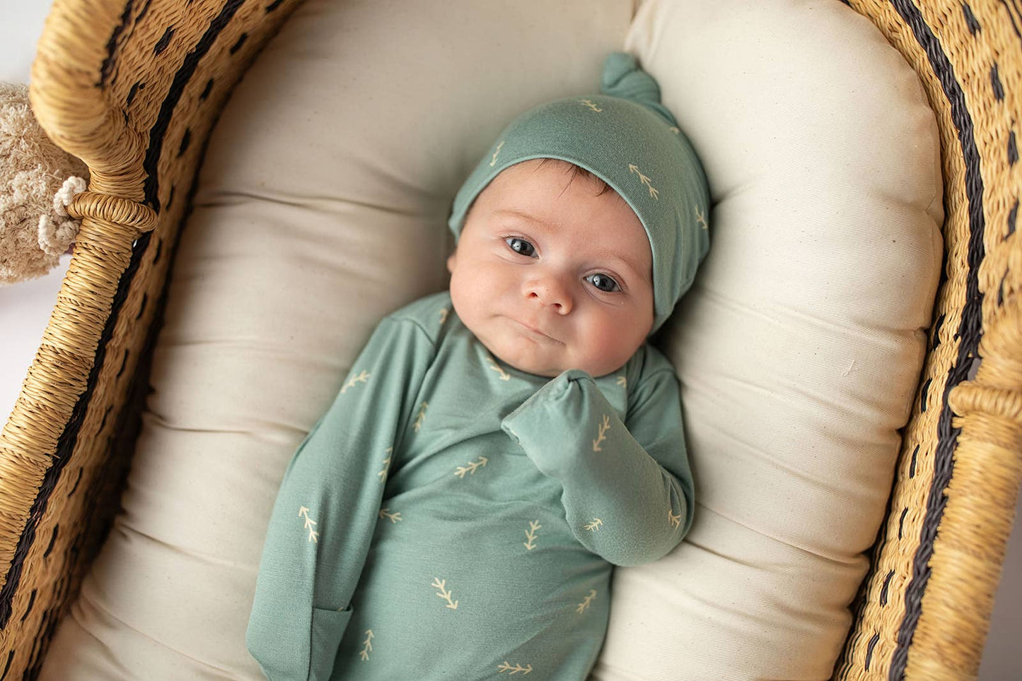 Arrow Print Knotted Newborn Baby Gown Pajamas & Hat