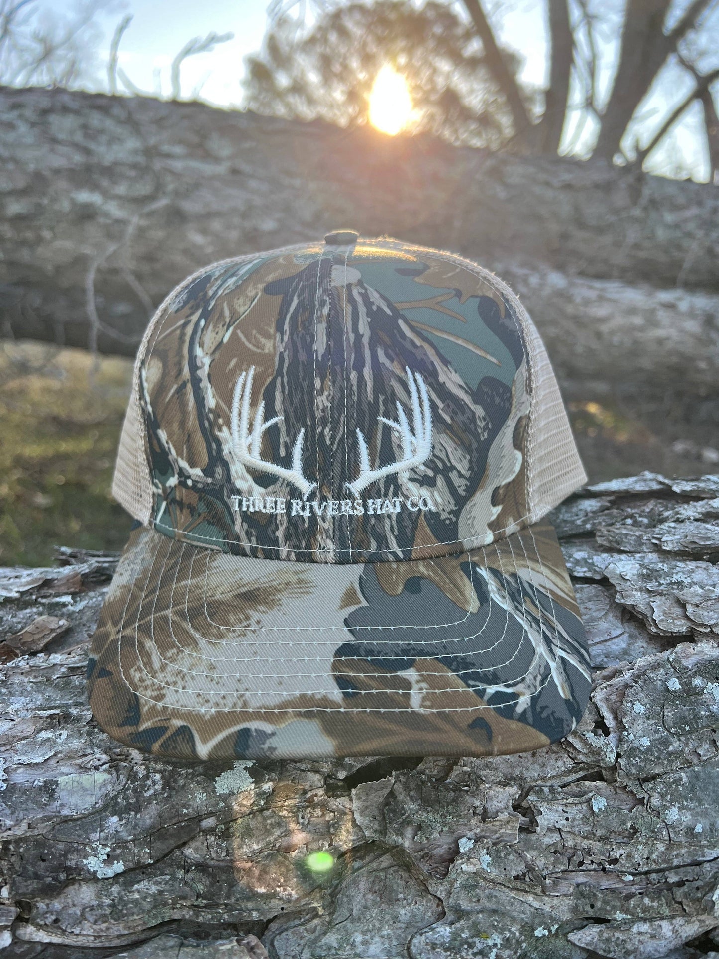 Classic Whitetail Rack - Trucker Snapback - Realtree Camo: Realtree Advantage