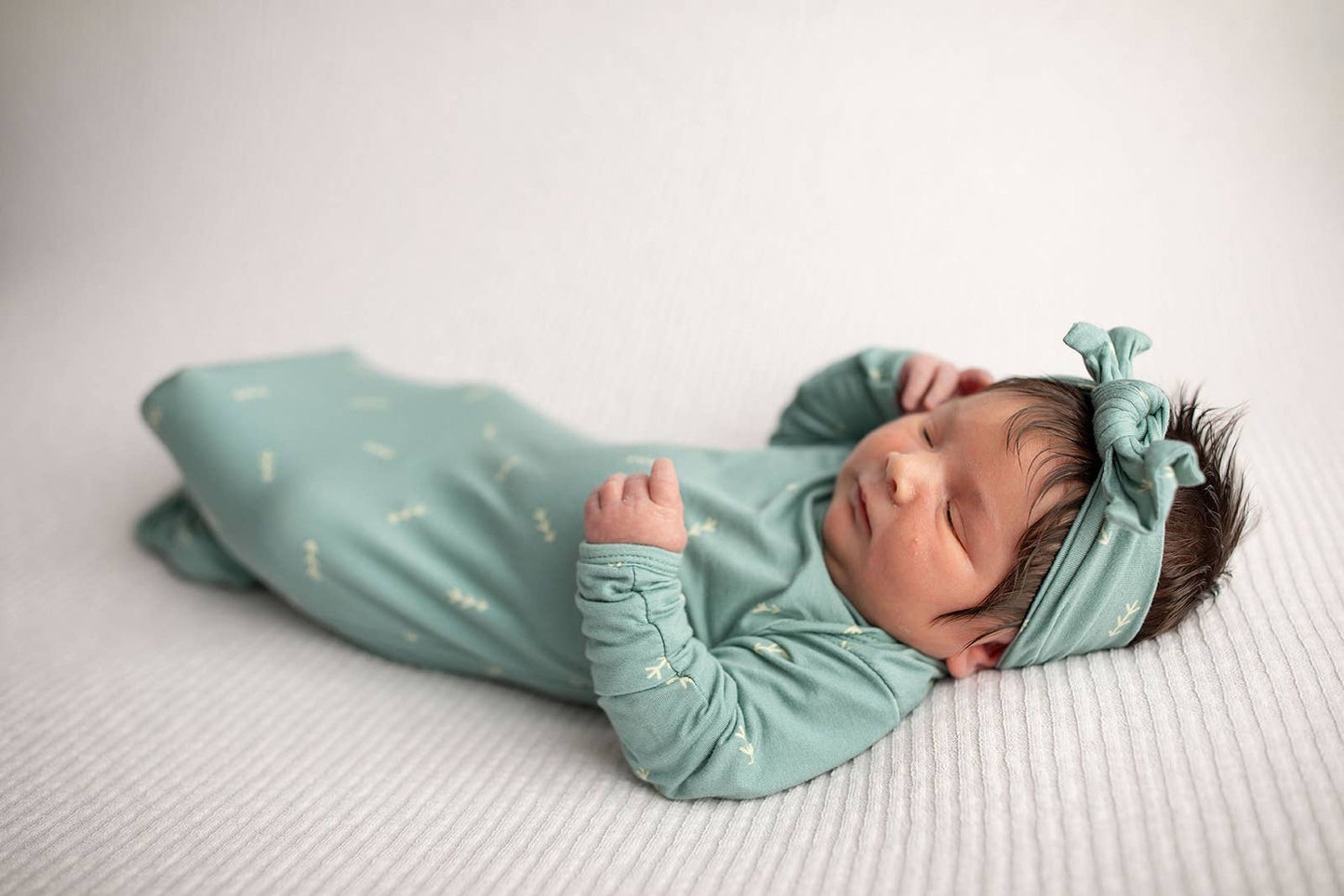 Arrow Print Knotted Newborn Baby Gown Pajamas & Hat